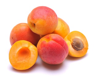 L'abricot : un des fruits et légumes de saison en juin.