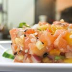 Tartare de saumon avocat mangue : une recette facile et délicieuse à intégrer dans un programme de rééquilibrage alimentaire.