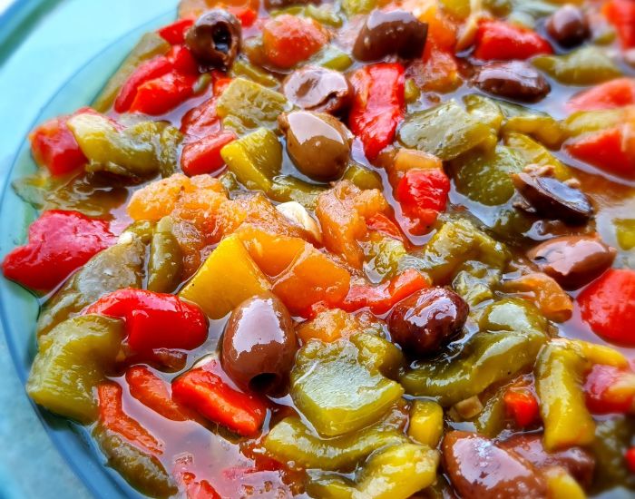 Slata Méchouia Diététique et Délices : une recette de salade tunisienne facile et rapide à intégrer dans un programme de rééquilibrage alimentaire.
