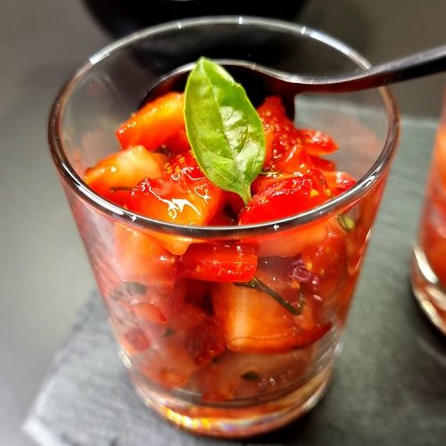 Dessert original : verrine fraise - basilic Diététique et Délices : une recette facile et rapide à intégrer dans un programme de rééquilibrage alimentaire.