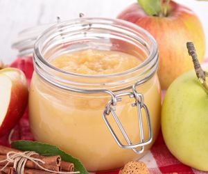 Des idées de recettes avec du kaki : une compote pomme kaki pour savourer les fruits et légumes de saison en novembre.
