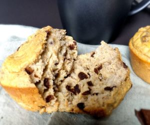 Muffin banane chocolat sans matière grasse ni sucre ajouté pour rééquilibrage alimentaire gourmand.