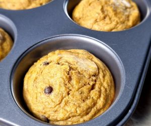 Muffin banane chocolat sans matière grasse ni sucre ajouté pour rééquilibrage alimentaire gourmand.